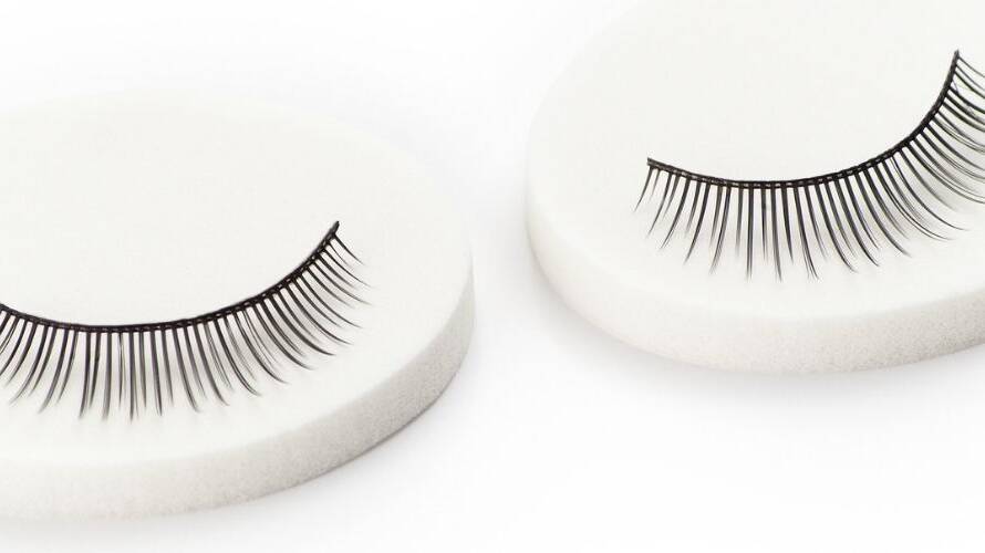 How to clean eyelash extensions